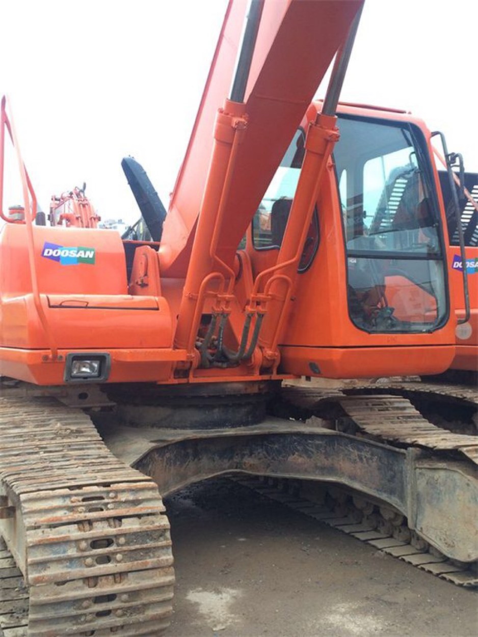 25万元出售斗山DH225挖掘机