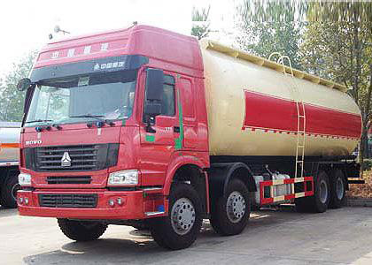 湖北合力 斯太尔前四后八物料运输车-ZZ1315M4665C1 