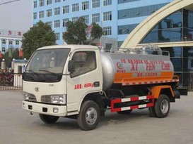 东风 CLW5820F 吸粪低速货车