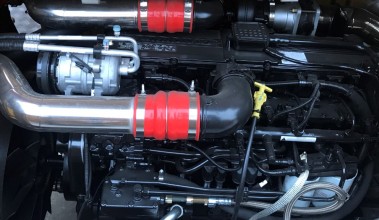 【Engine】Powerful engine: The Dongfeng Cummins ISLe290 30 high power engine works in concert with the 9-speed synchronizing transmission, ensuring the maximum speed of 85km/h, the maximum gradeability of 40%.