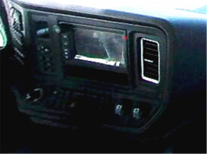 【下车驾驶室】欧曼新ETX驾驶室，配CD音响，可调式座椅、方向盘，大视野后视镜，标配暖风和单冷空调，电动窗。