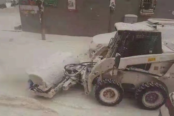 原装进口山猫扫雪机，清扫机，小型装载机，铲运机，滑移装载机