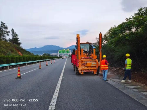 现货供应公路护栏打桩机15立方 打拔钻一体机